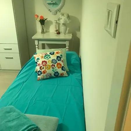 特里雅斯特帕诺拉米克公寓 *