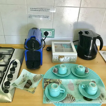 特里雅斯特帕诺拉米克公寓 *