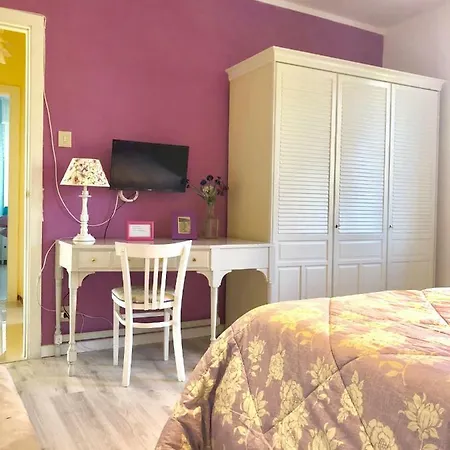 特里雅斯特帕诺拉米克公寓 *